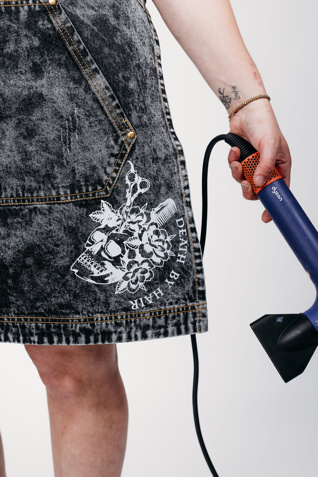 BLACK JEAN APRON SKULL