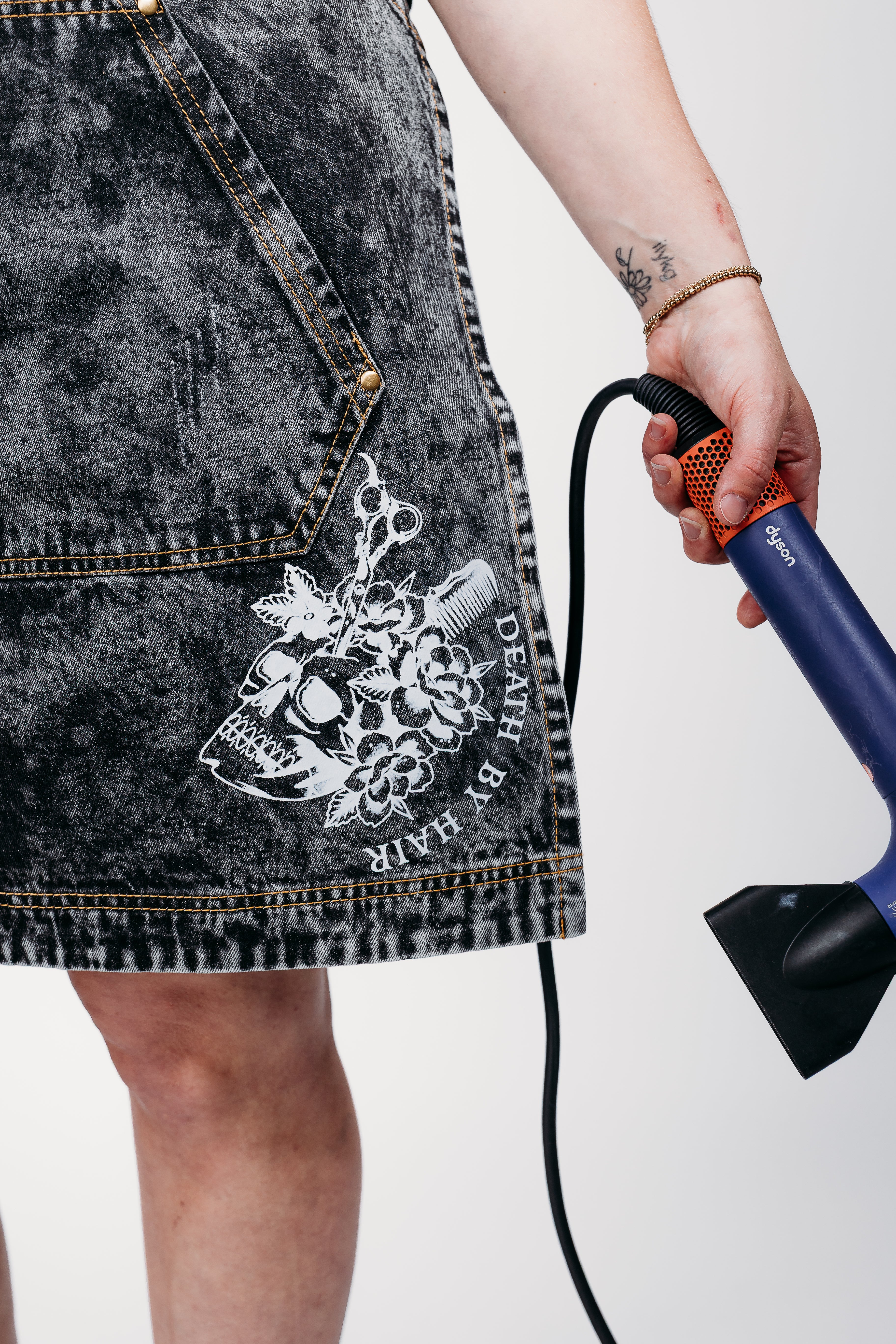 BLACK JEAN APRON SKULL